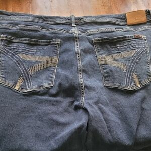 Seven Jeans Brand Size 24 - 5 Pocket Style Zip & Button Style Bootcut Jeans.